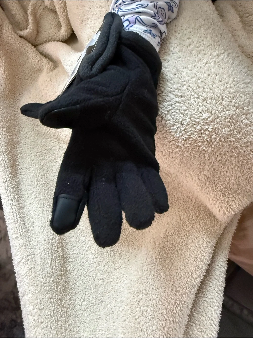 Nike Youth Black Fleece Gloves with Swoosh